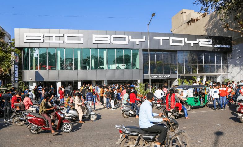 BIG BOY TOYZ, the pre-owned luxury car brand opened its fourBIG BOY TOYZ, the pre-owned luxury car brand opened its fourth showroom in Ahmedabadh showroom in Ahmedabad