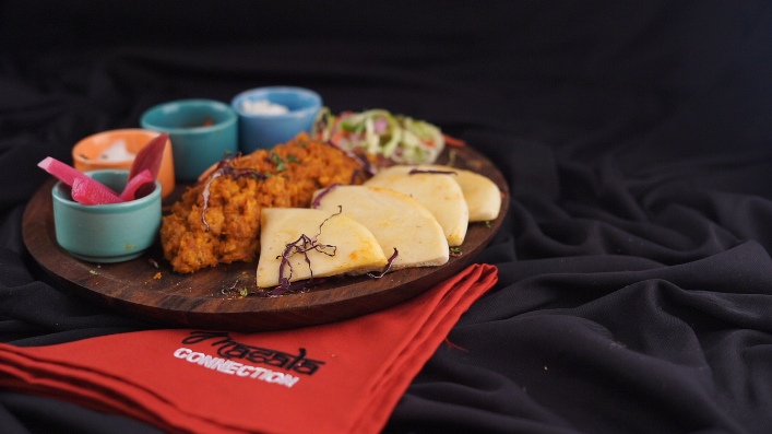 Explore this new restaurant "Masala Connection" in west Delhi coming up with the best traditional food and traditional music at the same time