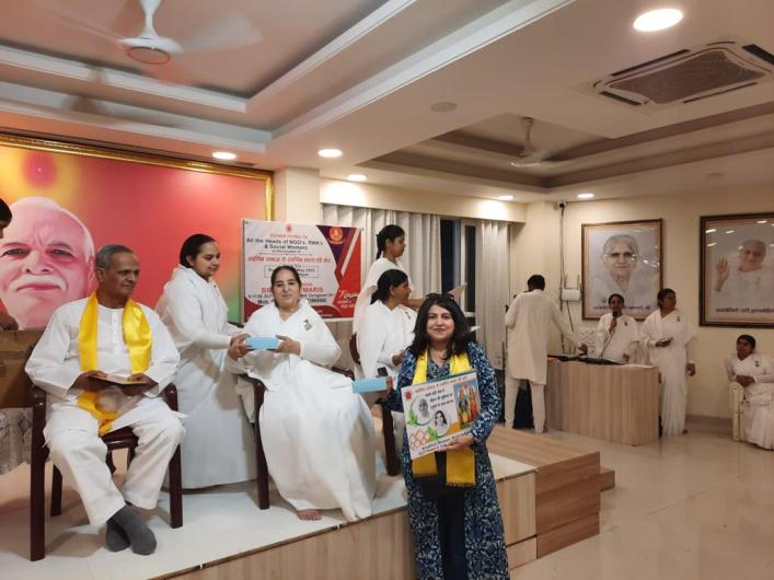 Cosmo Arts Director Dr Meenu Kumar gets felicitated by Brahma Kumaris