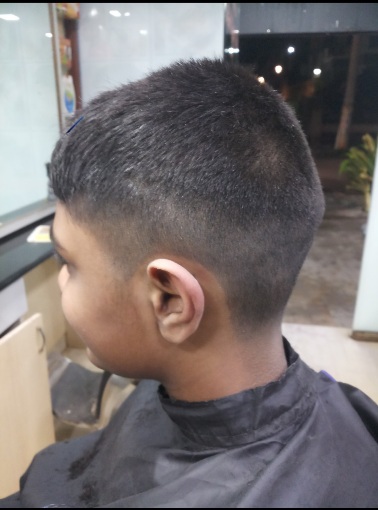 12-yr-old boy donates hair to cancer patients