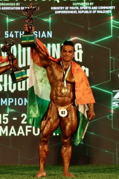 Indian bodybuilder, entrepreneur and fitness icon Yatinder Singh, made India proud, once again, by bringing home the title "Champion of Champions" in 54th Asian Bodybuilding and Physique Sports Championship 2022 along with Gold Medal in his weight category (85 kg). Participated by 24 countries, 54th Asian Bodybuilding And Physique Sports Championship 2022 was organized from 15th July to 21st July 2022 by the Bodybuilding Association Of Maldives in Maafushi, Republic Of Maldives. It was sanctioned by the World Bodybuilding And Physique Sports Federation. He represented India in 54th Asian Bodybuilding And Physique Sports Championship 2022. Not only he brought Gold medal to India by winning in his weight category but he also bagged the title of Champion of Champions by becoming the Best Bodybuilder in Asia. He always dreamt of contributing to the fitness industry, and he is fulfilling his dream in every possible way. He is a successful entrepreneur. He runs Yagam Fitness-dedicated to providing the finest health and fitness solutions, a YouTube Channel which has over 3.9 Million Subscribers, a chain of AimFit Gyms, and his own supplement brand, 2X Nutrition. He has set an example for everyone that any achievement is possible irrespective of age or any other situation that you might be involved in. Speaking on the same, Yatinder Singh said, “ It is a proud moment for me that the name of the country has been raised high. I am grateful to my family and everyone who is directly or indirectly associated with me and encouraged me. I will always try to make my country proud."
