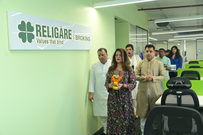 Dr Rashmi Saluja inaugurates new Religare Broking Corporate Office at Suraksha Ace, Andheri Kurla Road, Chakala, Andheri East Mumbai.