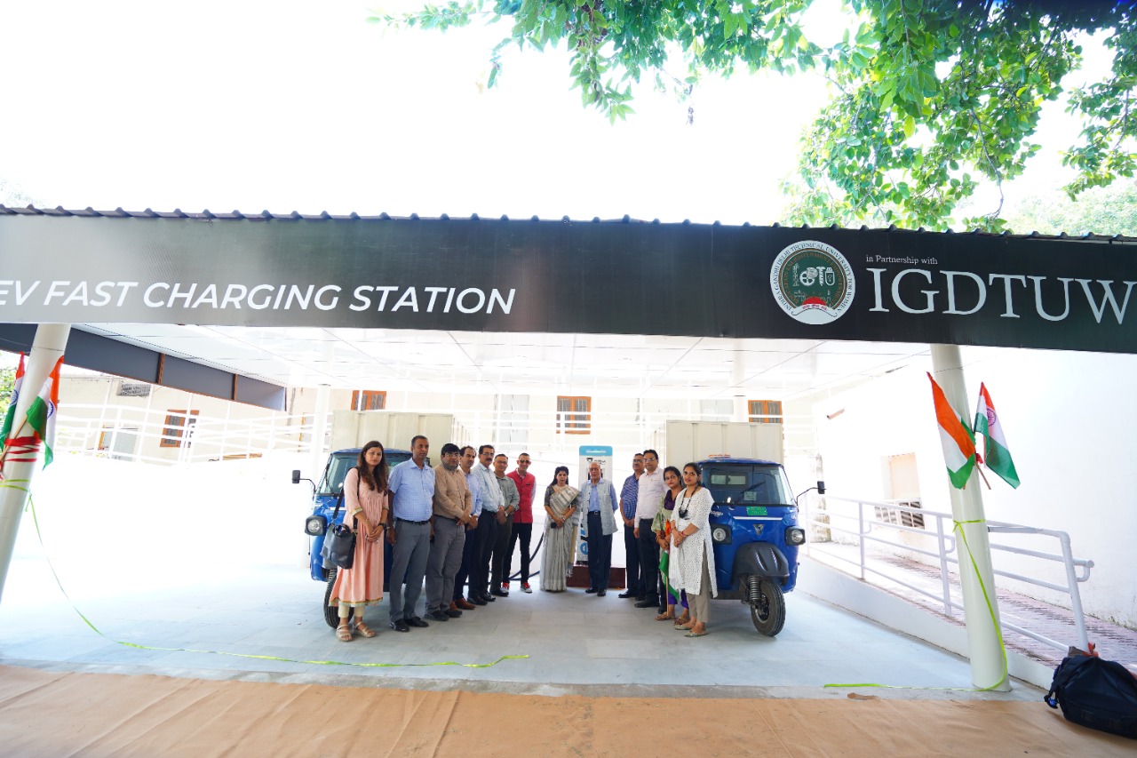 Omega Seiki Mobility inaugurates OSM E-Link Charging Station at Indira Gandhi Delhi Technical University for Women