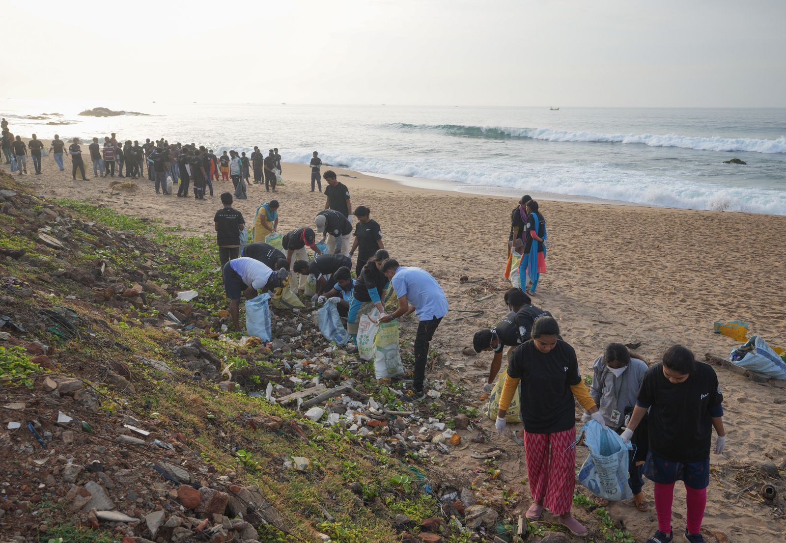 Andhra Pradesh witnesses the world's largest beach clean-up drive at visakhapatnam; signs mou with parley for the oceans to recycle, redesign & curb plastic pollution