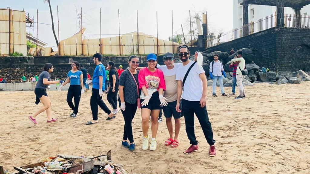 BIG FM Beach Clean-up drive with Nikhita Gandhi