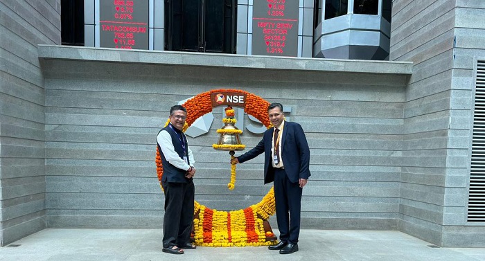 Shri Injeti Srinivas, Chairman, International Financial Services Authority (IFSCA) visited NSE today. He rang the NSE bell. Shri Ashishkumar Chauhan, MD & CEO, NSE received him.